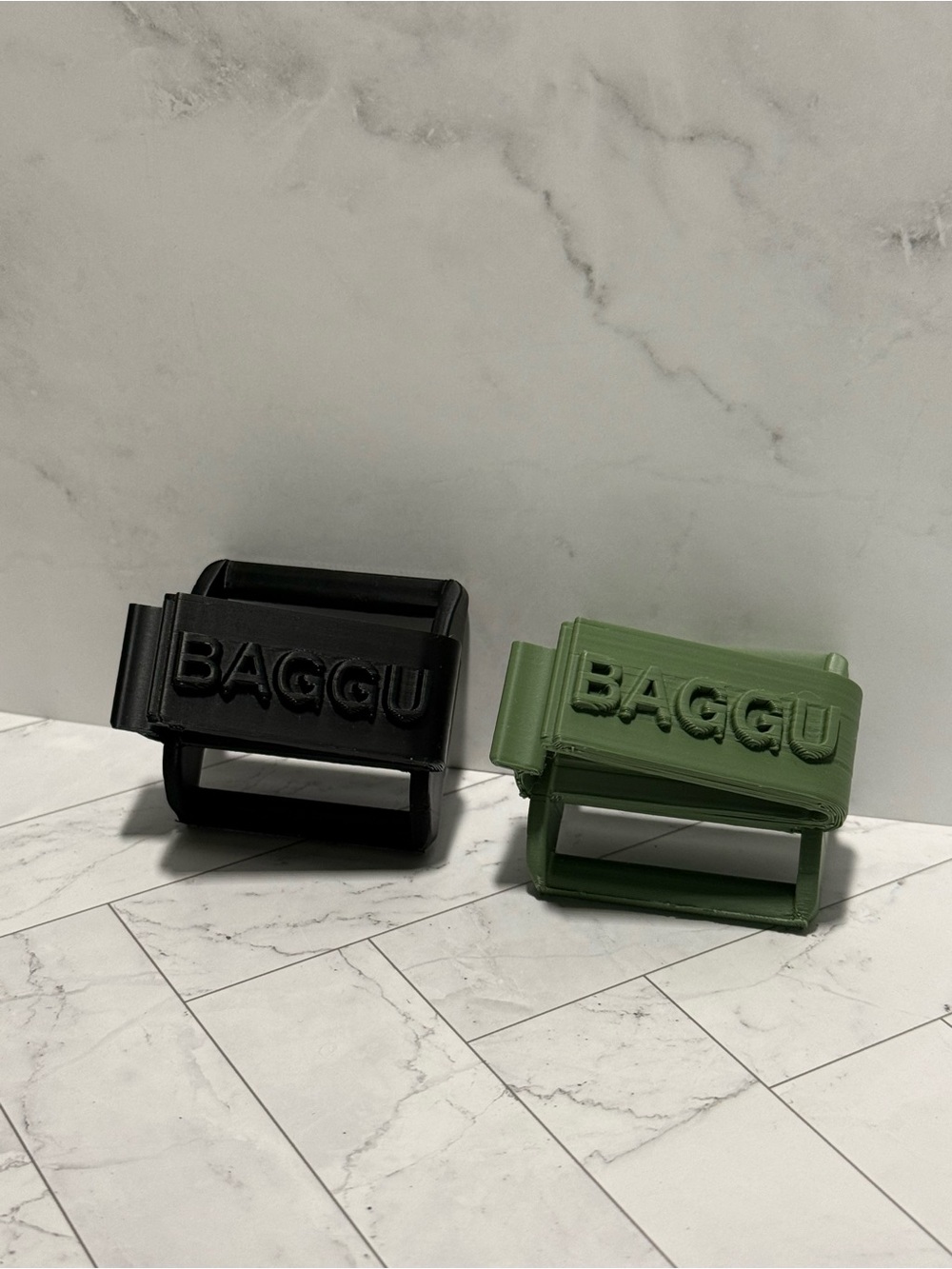 Baggu Crescent Strap Holder — Black & Bay Laurel